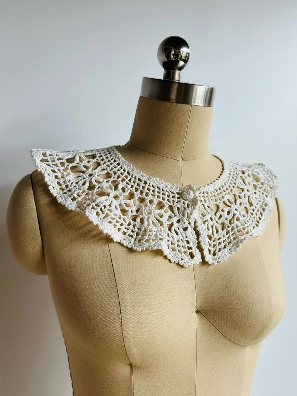Vintage Handmade Crochet Lace Collar Floral Peter Pan Detachable Statement Boho